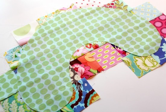 Дорожная подушка в стиле пэчворк