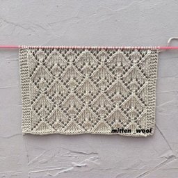 Ажурный узор спицами с ромбами внутри ромбов