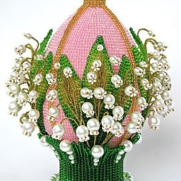 Прекрасные поделки из бисера