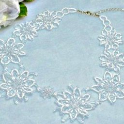 ​Новогоднее колье из бисера