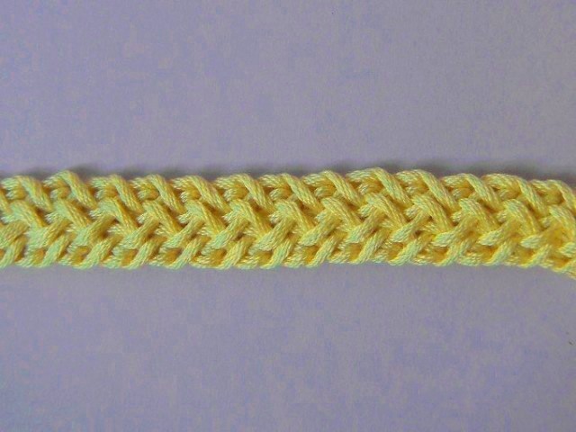 Плоский широкий шнур крючком
