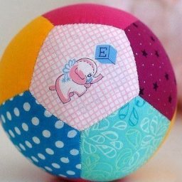 Шьём мячик из лоскутков