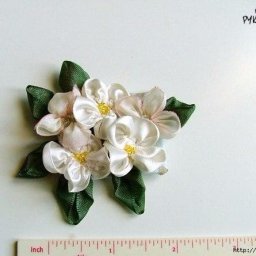 Цветочки из лент: мастер-класс