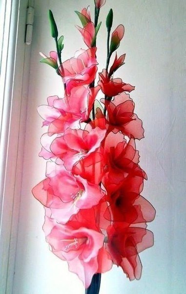 Яркие цветы из капрона: идеи