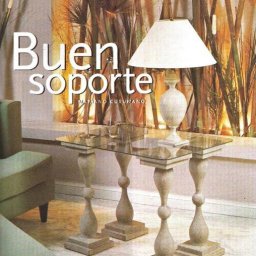 Прозрачный столик из бутылок