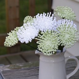 Хризантемы из полосок бумаги