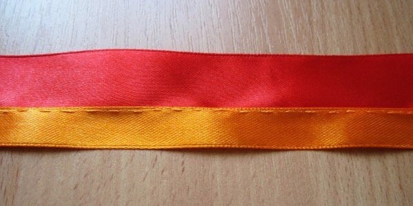 Двухцветная роза Двухцветная роза