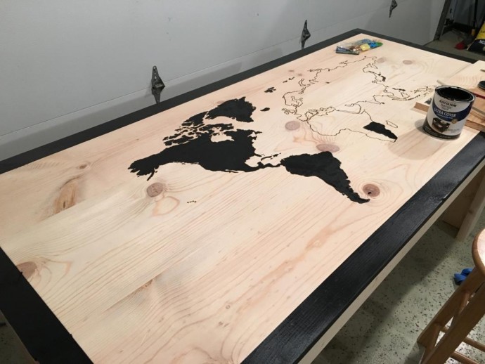 Стол с картой мира: мастер-класс