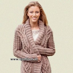 Кардиган с красивыми переплетениями из кос для холодной погоды