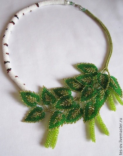 Листочки из бисера в украшениях
