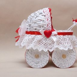 Сувенирная коляска из газетных трубочек: мастер-класс