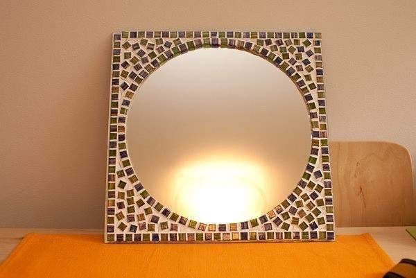 ​Оформление зеркала в рамку из мозаики