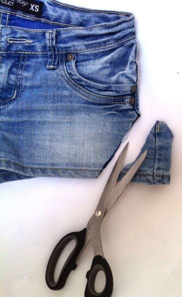 ​Украшение джинсовых шорт кружевами