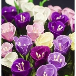 Букетик крокусов из гофрированной бумаги