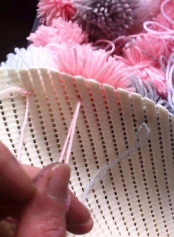 Коврик из помпонов