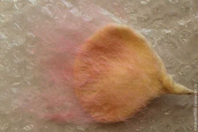 Шикарное колье с розой из войлока