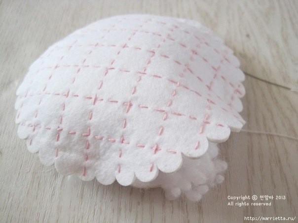 Клубничный кекс из фетра: мини-мастер-класс