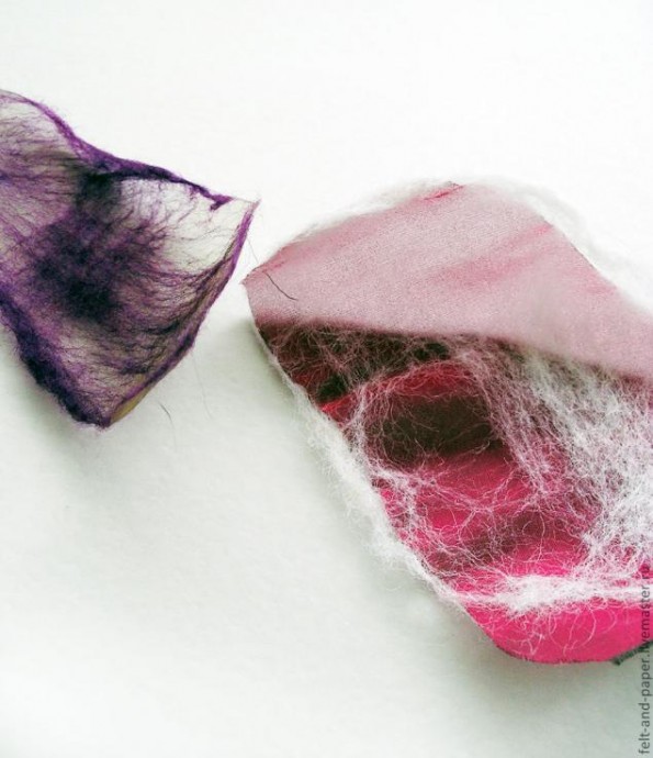 Брошь в виде розы из войлока и органзы Брошь в виде розы из войлока и органзы