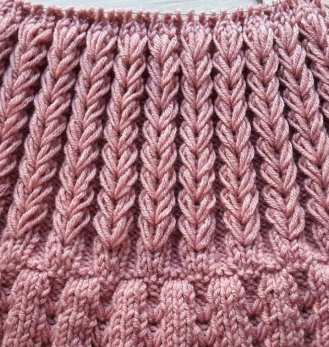 Вяжем шапочку объемным узором