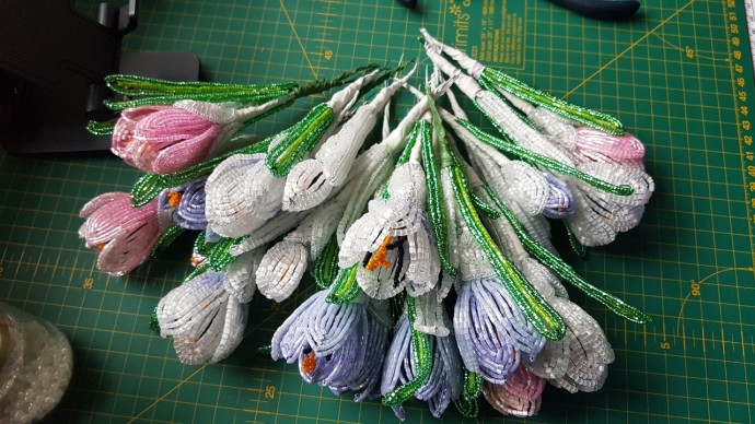 ​Крокусы из бисера