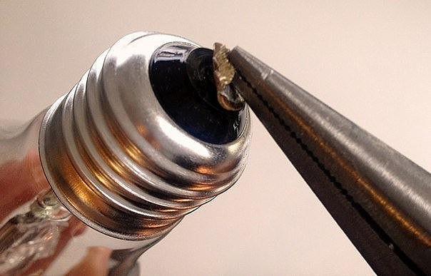 Необычное использование старой лампочки