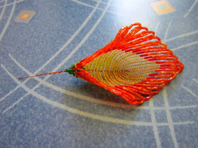 Невероятно красивые цветы из бисера