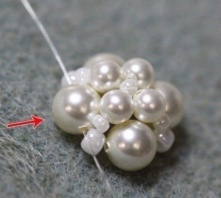 Очень милый браслет из бусин