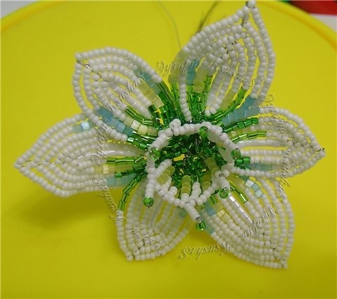 ​Восхитительный цветок из бисера