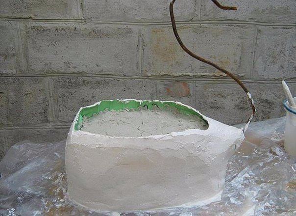 Кашпо для дачи в форме лебедя