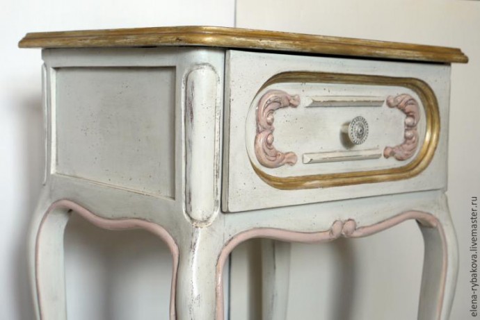 Превращаем обычный столик в антикварный