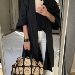 Сумка связана из пряжи рафия