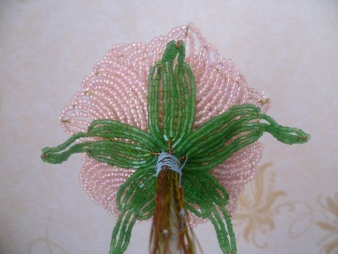 ​Нежная роза из бисера