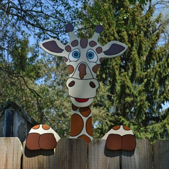 Забавные поделки из фанеры для дачного участка