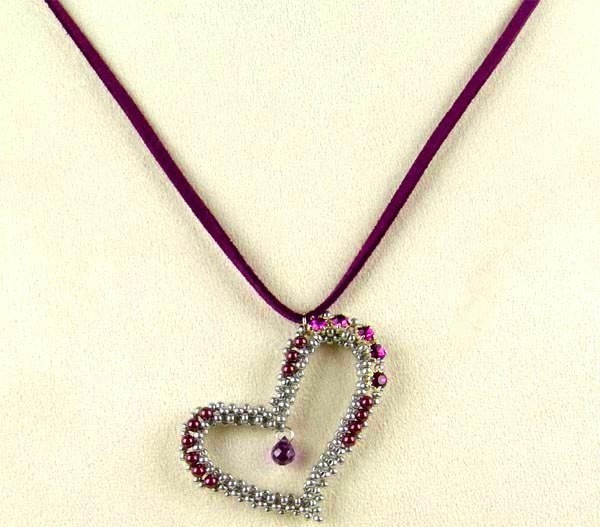 Кулон из бисера