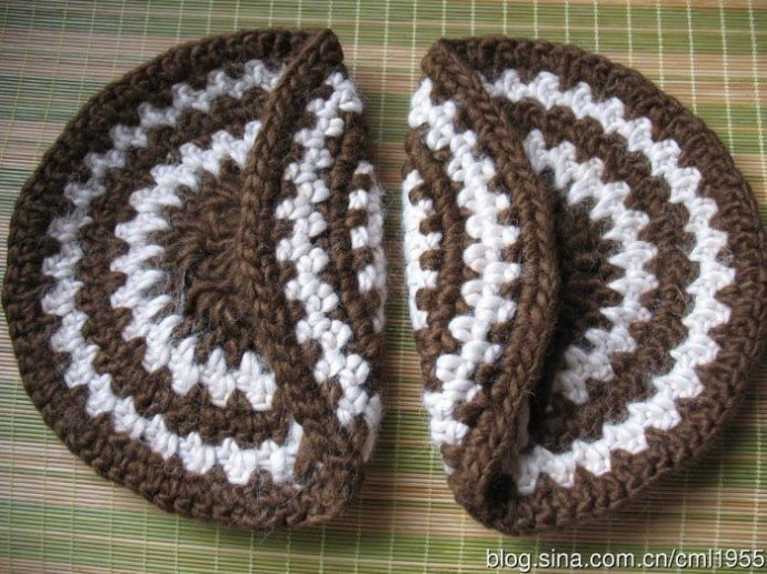 Коврик-сидушка с объёмными лепесточками