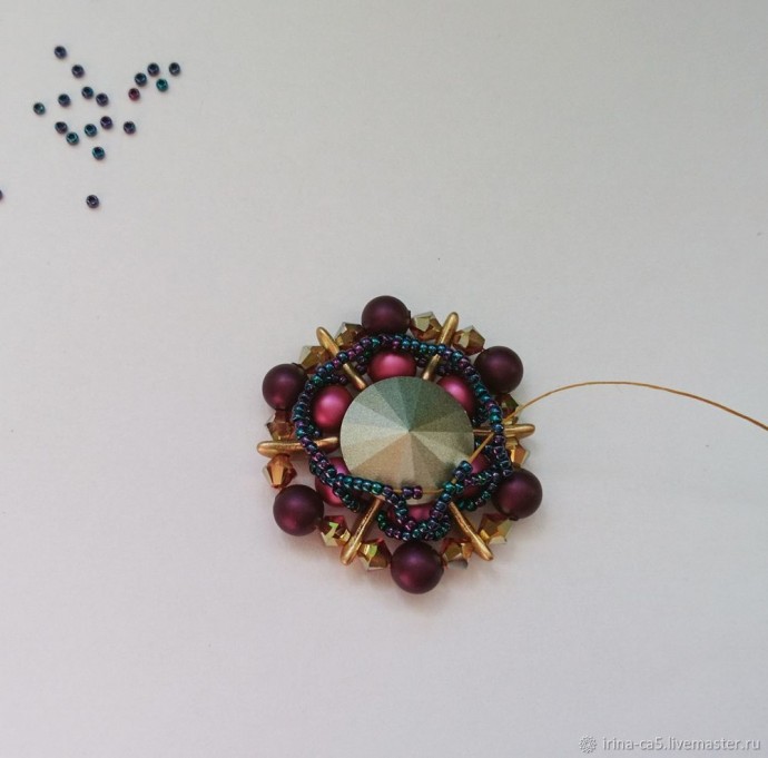 Брошь-кулон из бисера