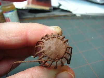 ​Крохотное плетеное лукошко