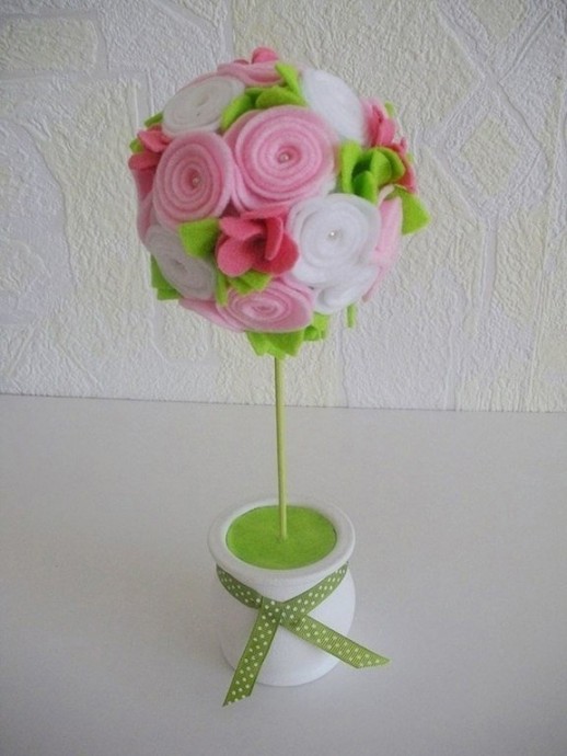 Тoпиapий из фетра