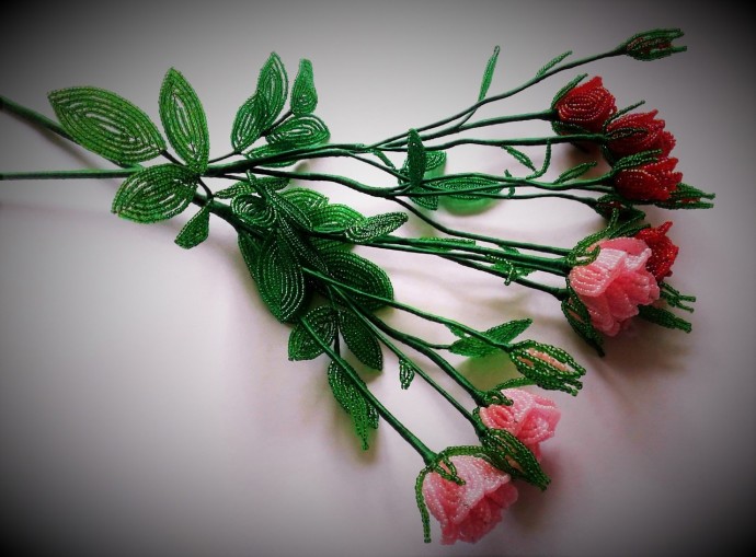 ​Нежные розы из бисера