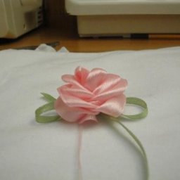 Розочка из атласной ленты