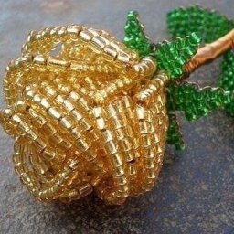 ​Желтая розочка из бисера