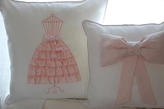 Идеи декоративных подушек с юбками