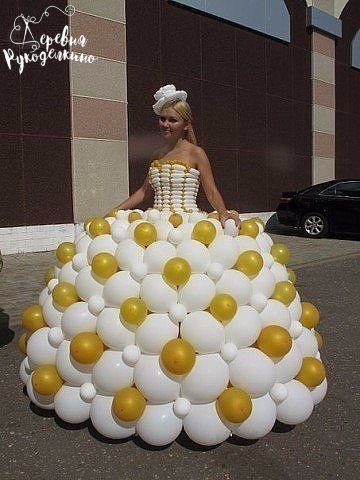 Фантастическое платье из воздушных шаров