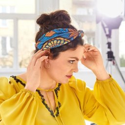 Яркая повязка на голову своими руками