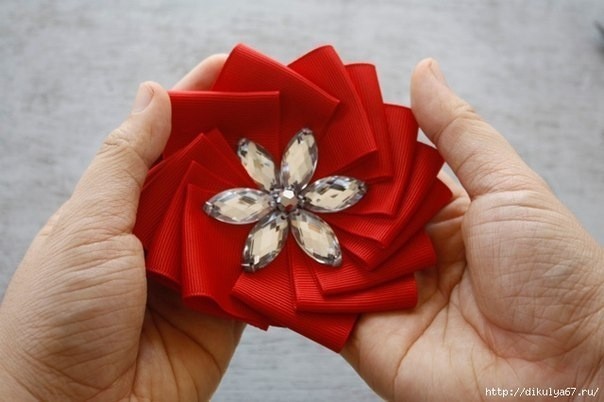 Цветок из репсовых лент