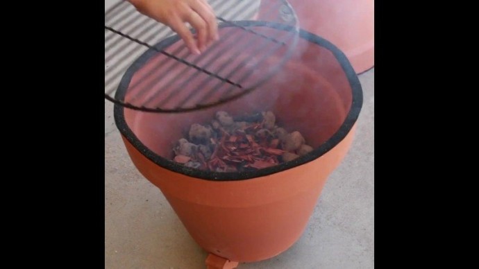Минигриль из большого керамического горшка