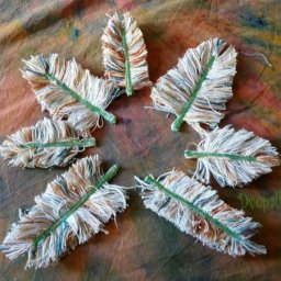 Как сделать перышки из ниток: мастер-класс