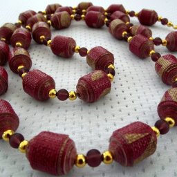 Украшения из бумажных бусин