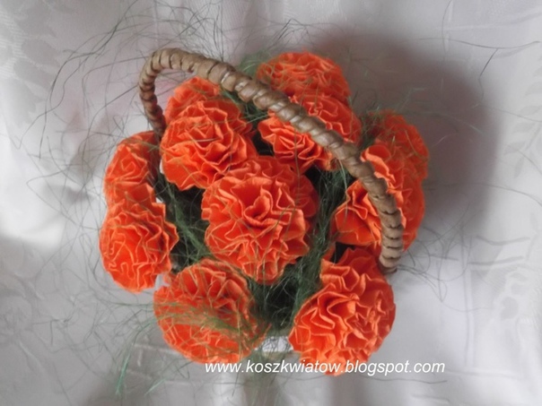 ​Мастерим гвоздики из гофрированной бумаги