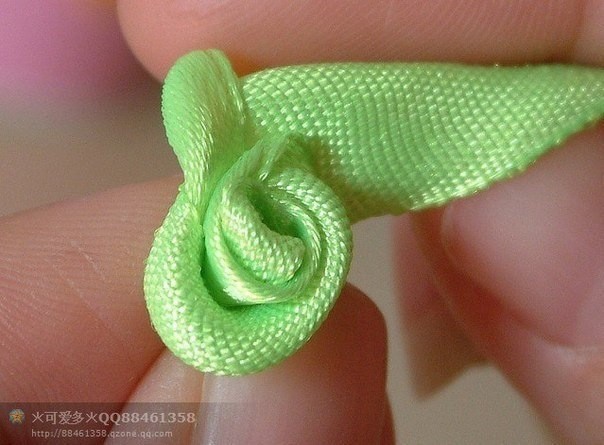 Розочки из репсовых или из атласных лент